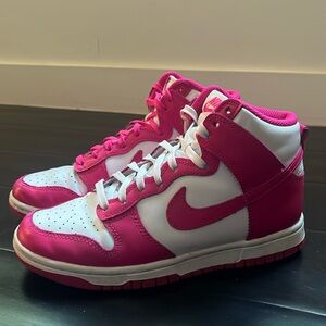 Nike Shocking pink and white hot pink dunks. Women’s 6.5 US, 37.5 EU.